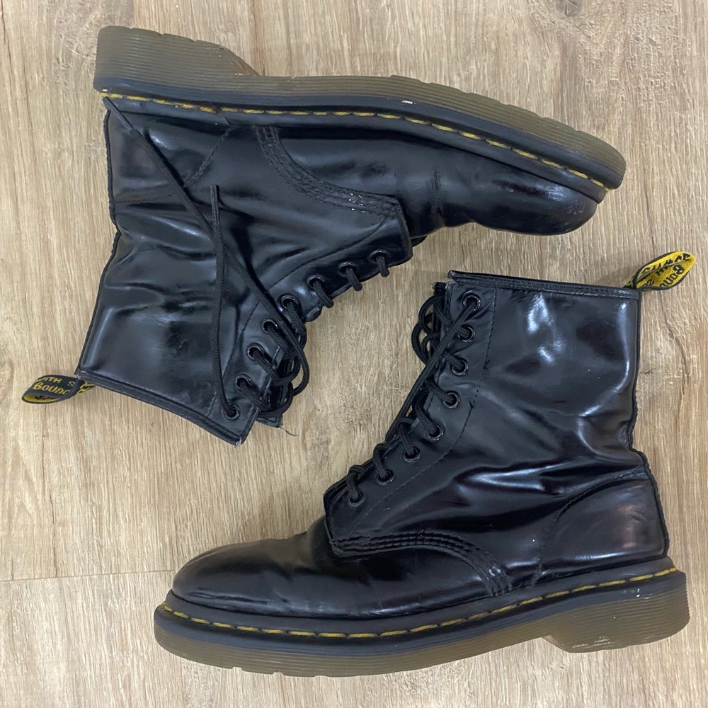 Dr. Martens 1460 8-eye smooth leather lace up boots in black, women’s size 7